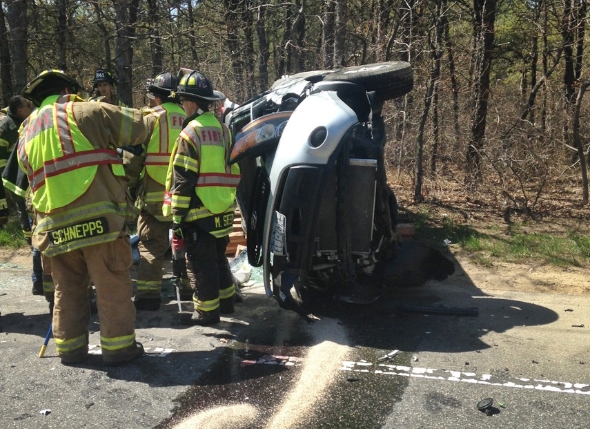 Dix Hills FD Responds to Overturn on Commack Road The Huntingtonian